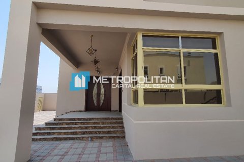 5 bedrooms Villa in Khalifa City, UAE No. 47141 2