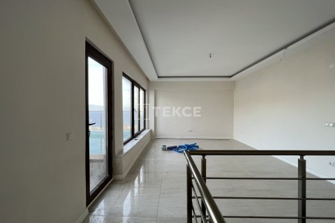 5+1 Apartment en Mudanya, Turkey No. 11773 12