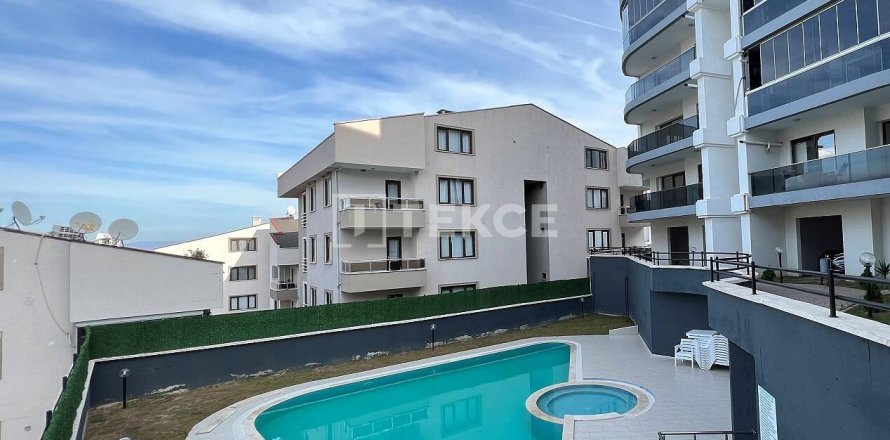 5+1 Apartment in Mudanya, Turkey No. 11773