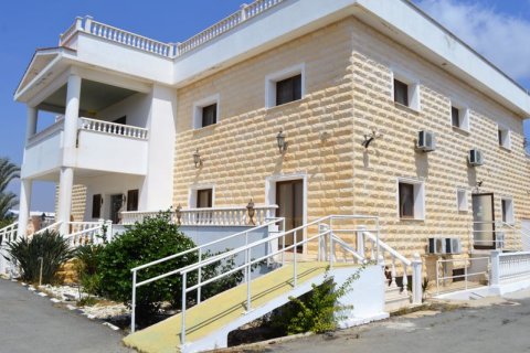 18 dormitorios House en Deryneia, Cyprus No. 64881 1