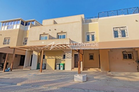 3 dormitorios Villa en Abu Dhabi, UAE No. 3429 1