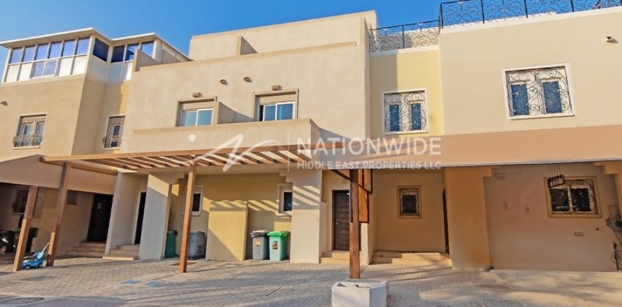 3 dormitorios Villa en Abu Dhabi, UAE No. 3429