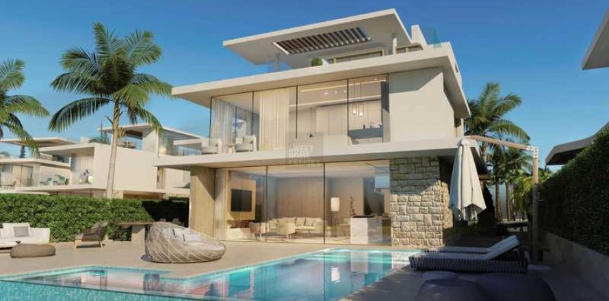 5 bedrooms House in Famagusta, Cyprus No. 40023