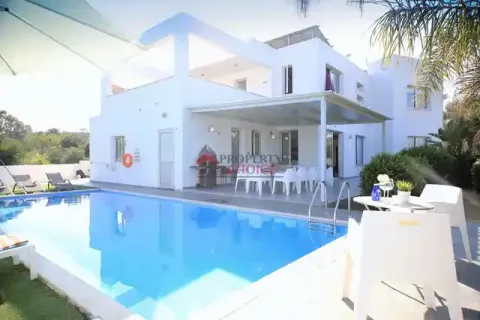 5 bedrooms Villa in Protaras, Cyprus No. 40024 1