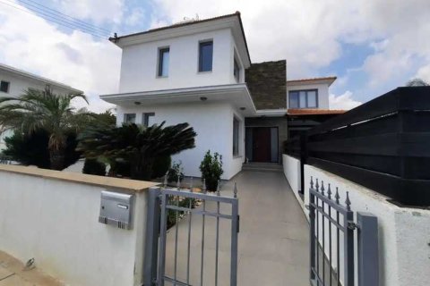 3 dormitorios House en Latsia, Cyprus No. 75680 2