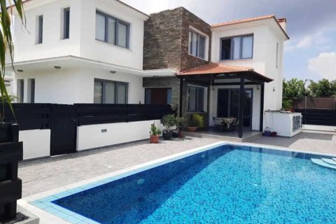 3 dormitorios House en Latsia, Cyprus No. 75680 1