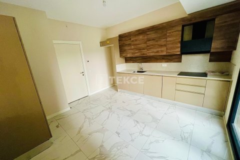 4+1 Apartment en Istanbul, Turkey No. 75631 8