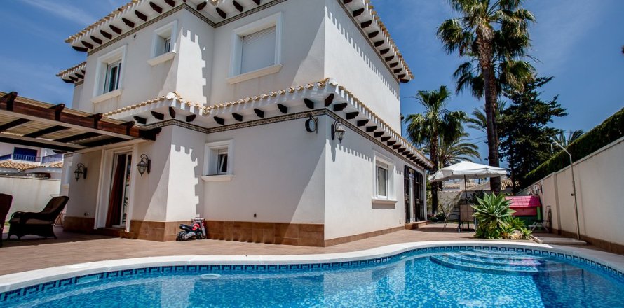 4 chambres Villa à Cabo Roig, Spain No. 26095