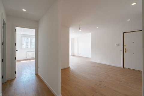 3 chambres Appartement à Madrid, Spain No. 26613 12