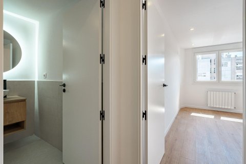 3 chambres Appartement à Madrid, Spain No. 26613 11