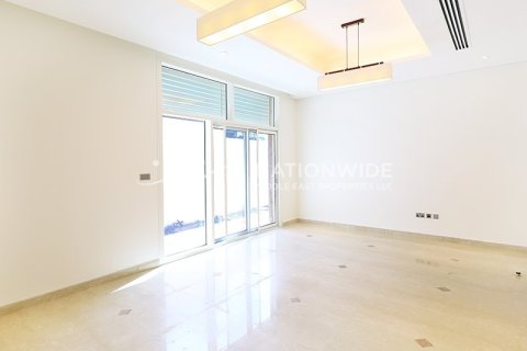 5 dormitorios Villa en Abu Dhabi, UAE No. 3909 15