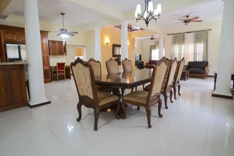 6 bedrooms Villa in Basseterre, Saint Kitts and Nevis No. 61484 2