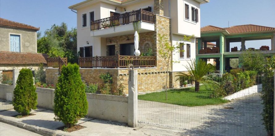 3 bedrooms House in Magnesia, Greece No. 60151