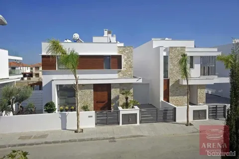 5 dormitorios Villa en Larnaca, Cyprus No. 30938 3