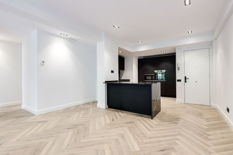 2 dormitorios Apartment en Barcelona, Spain No. 25901 4