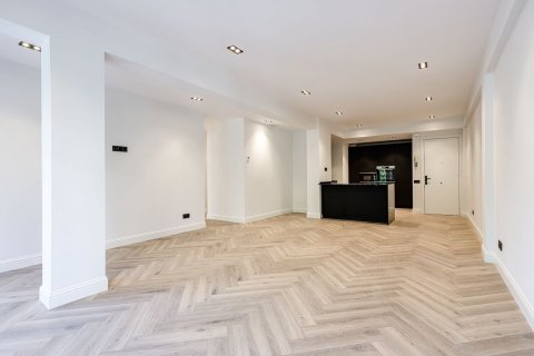 2 dormitorios Apartment en Barcelona, Spain No. 25901 3