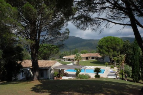 13 chambres House à Cogolin, France No. 72369 3