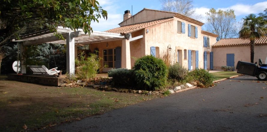 13 chambres House à Cogolin, France No. 72369