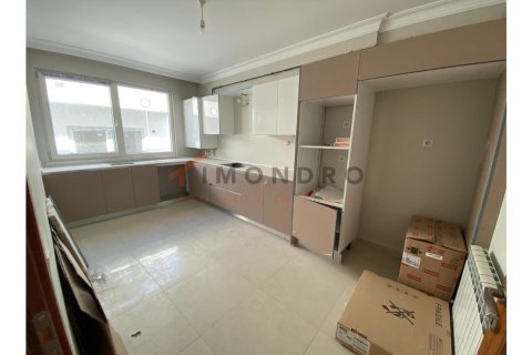 3+1 Apartment en Besiktas, Turkey No. 18039 19