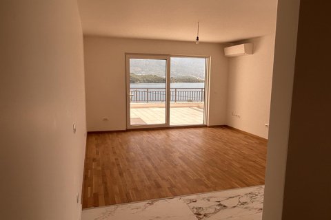 3 dormitorios Apartment en Tivat, Montenegro No. 66754 8