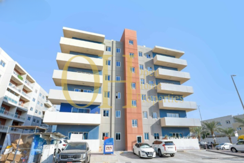 3 dormitorios Apartment en Al Reef, UAE No. 8370 3