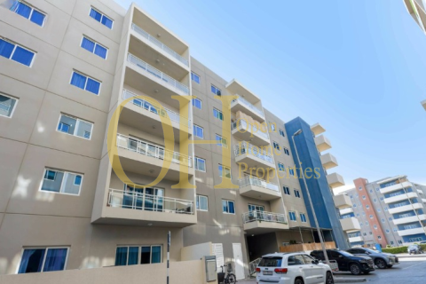 3 bedrooms Apartment in Al Reef, UAE No. 8370 1