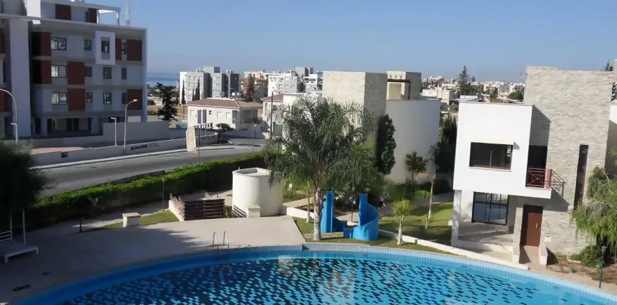 2 bedrooms Apartment in Mouttagiaka, Cyprus No. 32249