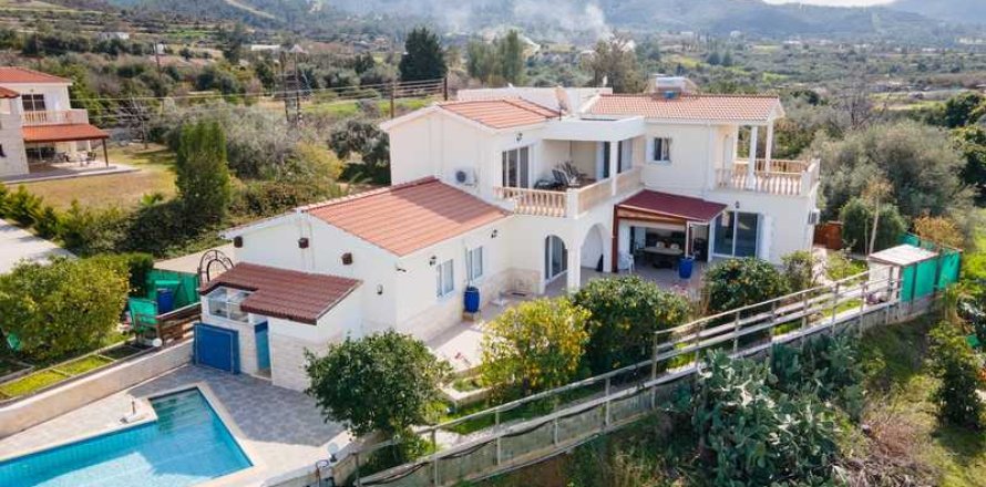 4 bedrooms House in Agia Marina Khrysokhous, Cyprus No. 29835