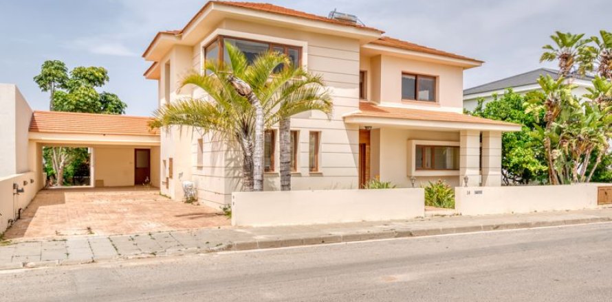 5 dormitorios Villa en Aradippou, Cyprus No. 36795