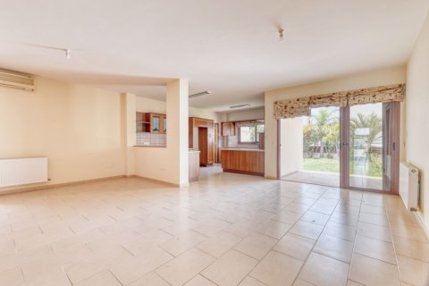 5 bedrooms Villa in Aradippou, Cyprus No. 36795 12