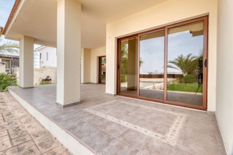 5 bedrooms Villa in Aradippou, Cyprus No. 36795 6