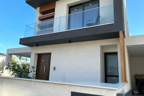 4 bedrooms Villa in Limassol, Cyprus No. 65294 8