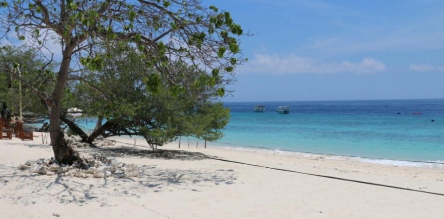 Land in Gili Meno, Indonesia No. 22886