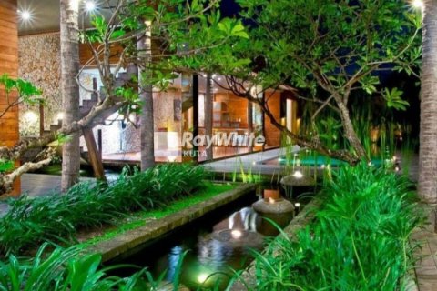 4 bedrooms Villa in Seminyak, Indonesia No. 22895 15