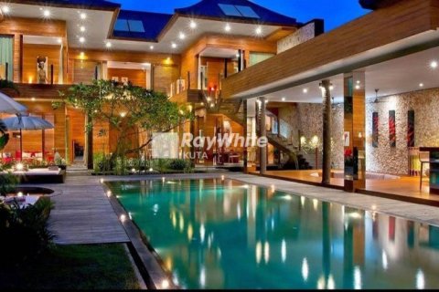 4 bedrooms Villa in Seminyak, Indonesia No. 22895 1