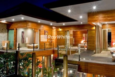 4 bedrooms Villa in Seminyak, Indonesia No. 22895 3