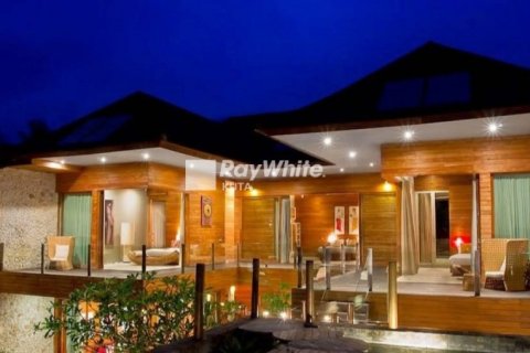 4 bedrooms Villa in Seminyak, Indonesia No. 22895 2