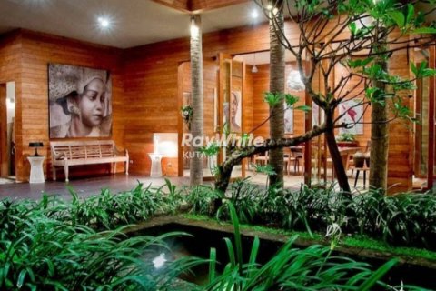 4 bedrooms Villa in Seminyak, Indonesia No. 22895 12