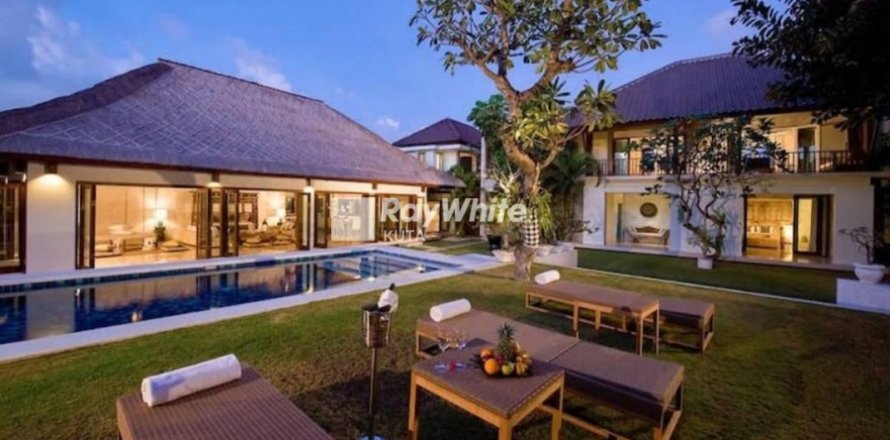 4 bedrooms Villa in Seminyak, Indonesia No. 22887