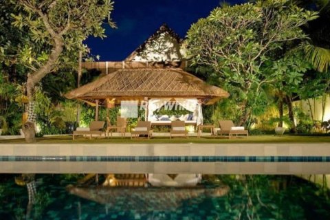 4 bedrooms Villa in Seminyak, Indonesia No. 22887 21