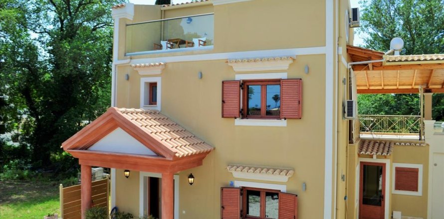 4 bedrooms House in Corfu, Greece No. 60135