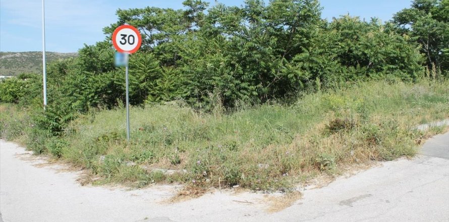 640m² Land in Polichni, Greece No. 58113