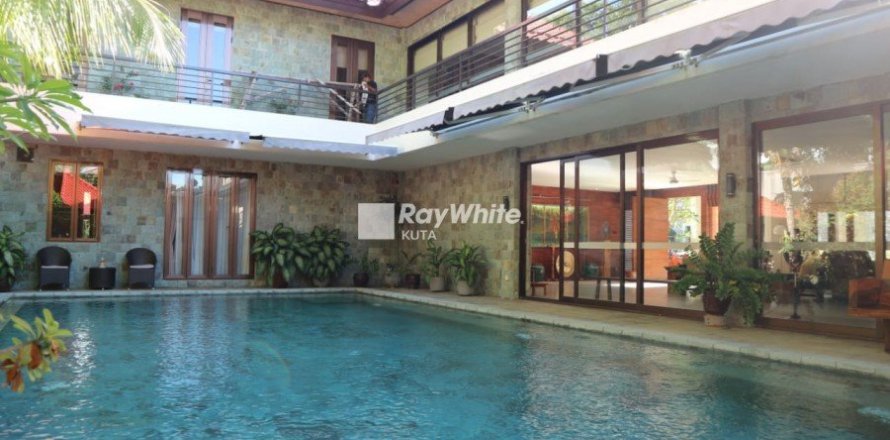 5 bedrooms Villa in Jimbaran, Indonesia No. 22913