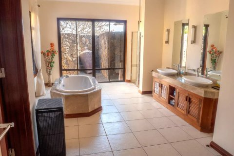 4 bedrooms Villa in Tamarin, Mauritius No. 53441 12