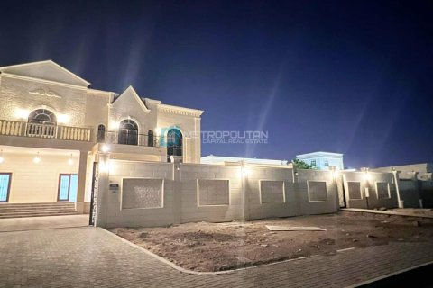 11 bedrooms Villa in Al Yahar, UAE No. 4814 1