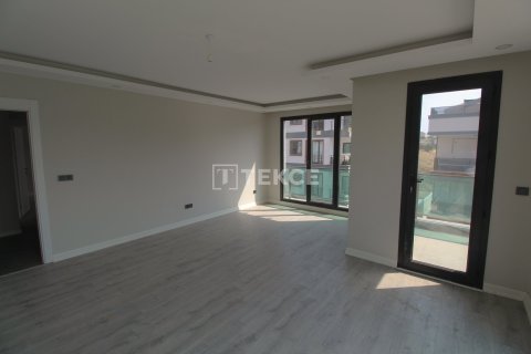 4+2 Apartment in Beylikduezue, Turkey No. 11608 8