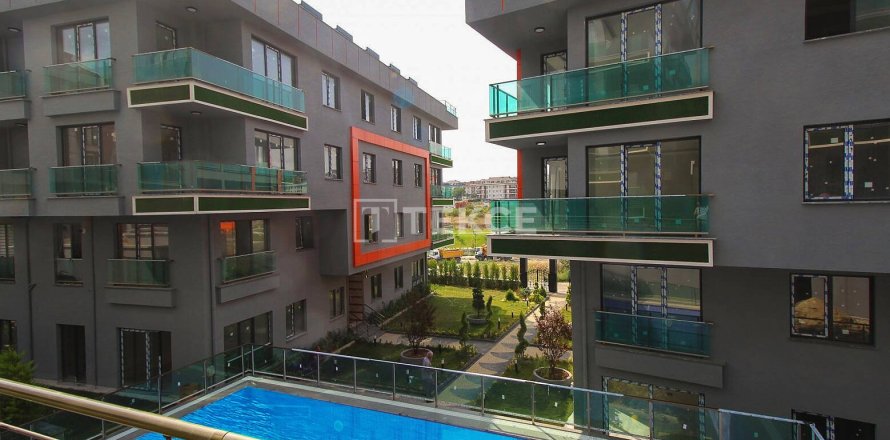 4+2 Apartment in Beylikduezue, Turkey No. 11608