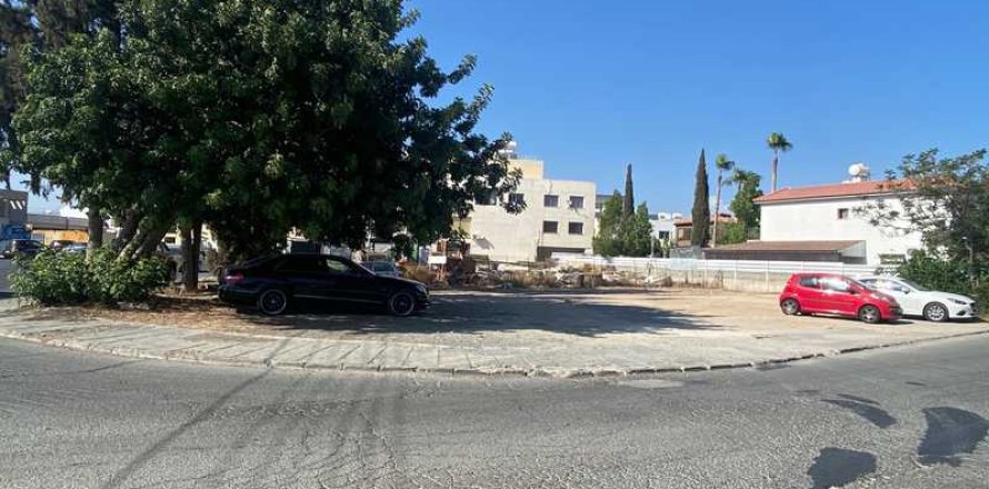 998m² Land en Kato Polemidia, Cyprus No. 75206