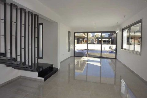 5 bedrooms House in Larnaca, Cyprus No. 29284 6