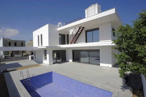 5 bedrooms House in Larnaca, Cyprus No. 29284 1